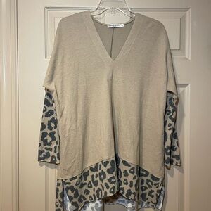 Chance‎ or Fate Tan “Flannel Feel” V-Neck Leopard Print Top w/Side Slits, Size L